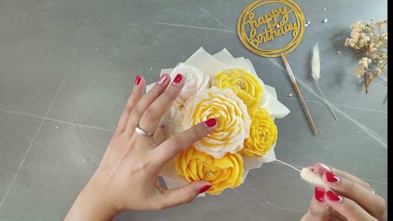 Flower Bouquet Candle by MoniCandle 