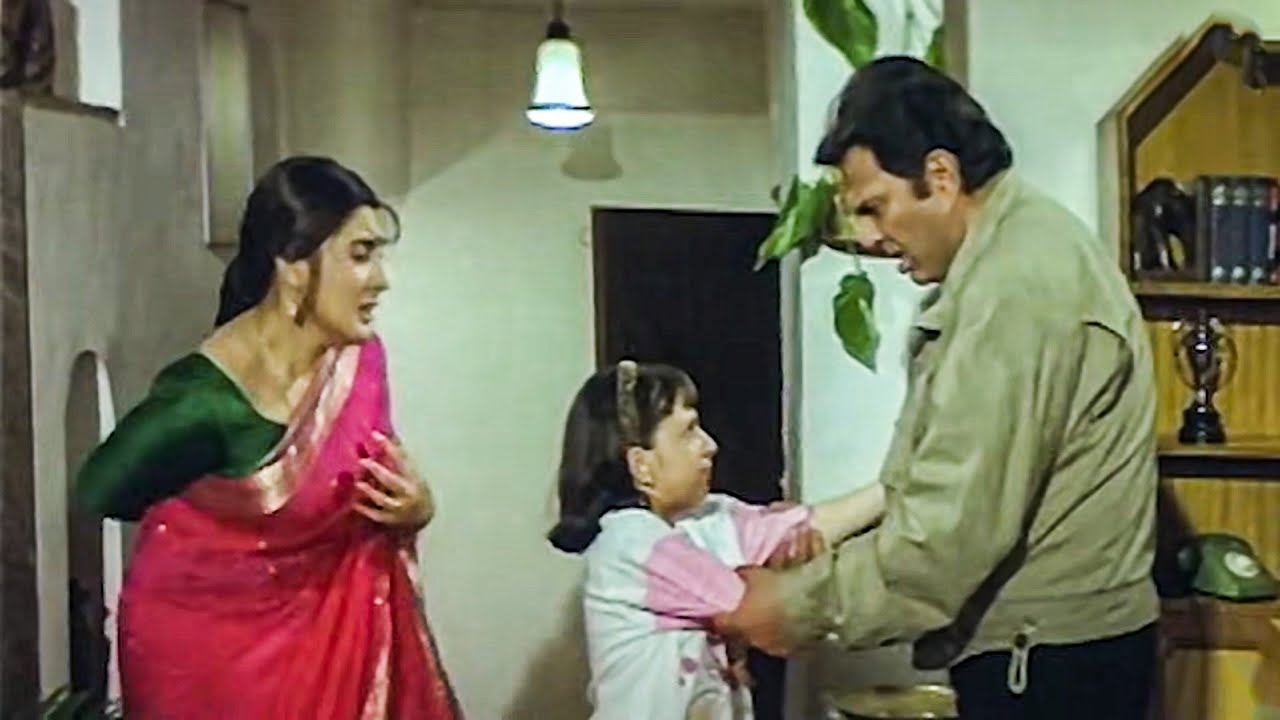 आप इस औरत से कह दीजिए कि वह मेरी अम्मी की साड़ी न पहने और न ही मेरी अम्मी बनने की कोशिश करे