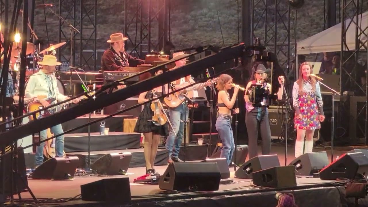 The Highwomen at the Gorge 2023, featuring Amanda Shires- Hurricane Cover