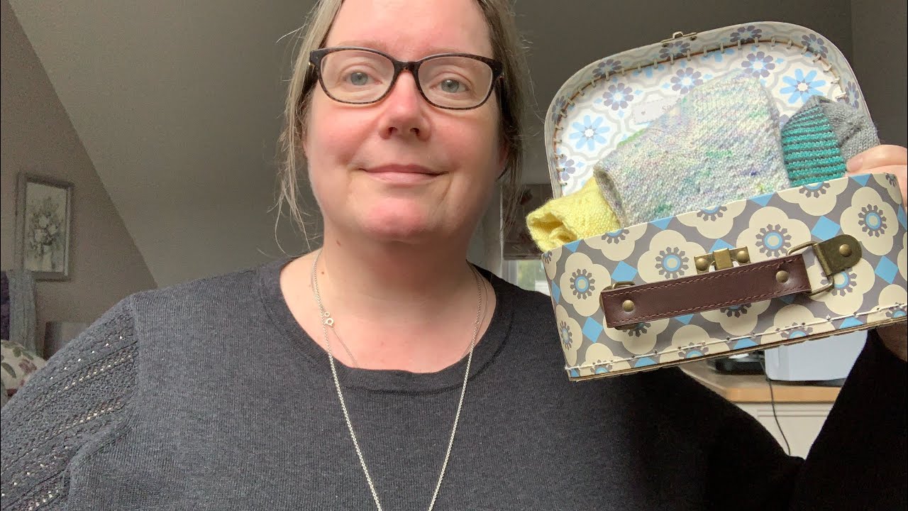 Layfamilyyarn diary: make a long announcement, a box of socks and lots of single skein pattern ideas