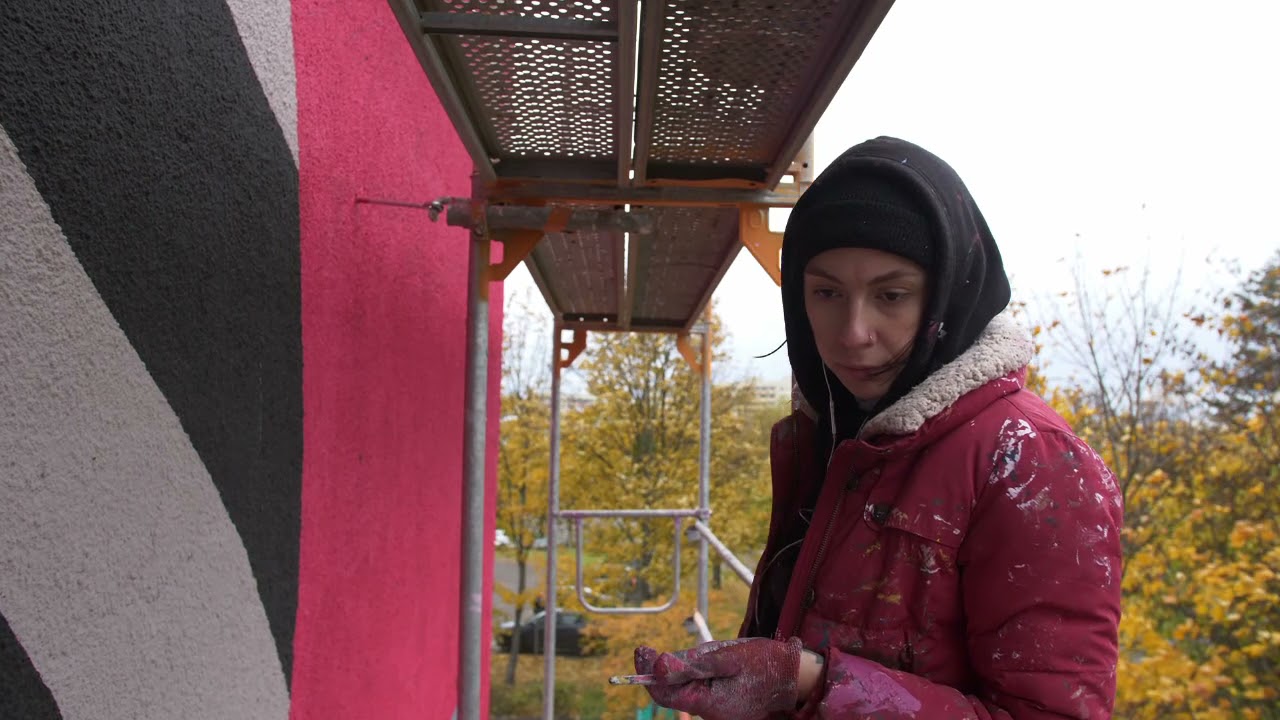 Mural jubileuszowy - 25 lat festiwalu FETA | Wersja z audiodeskrypcją