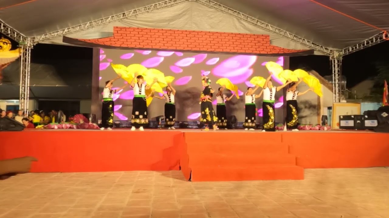 Văn cô bé