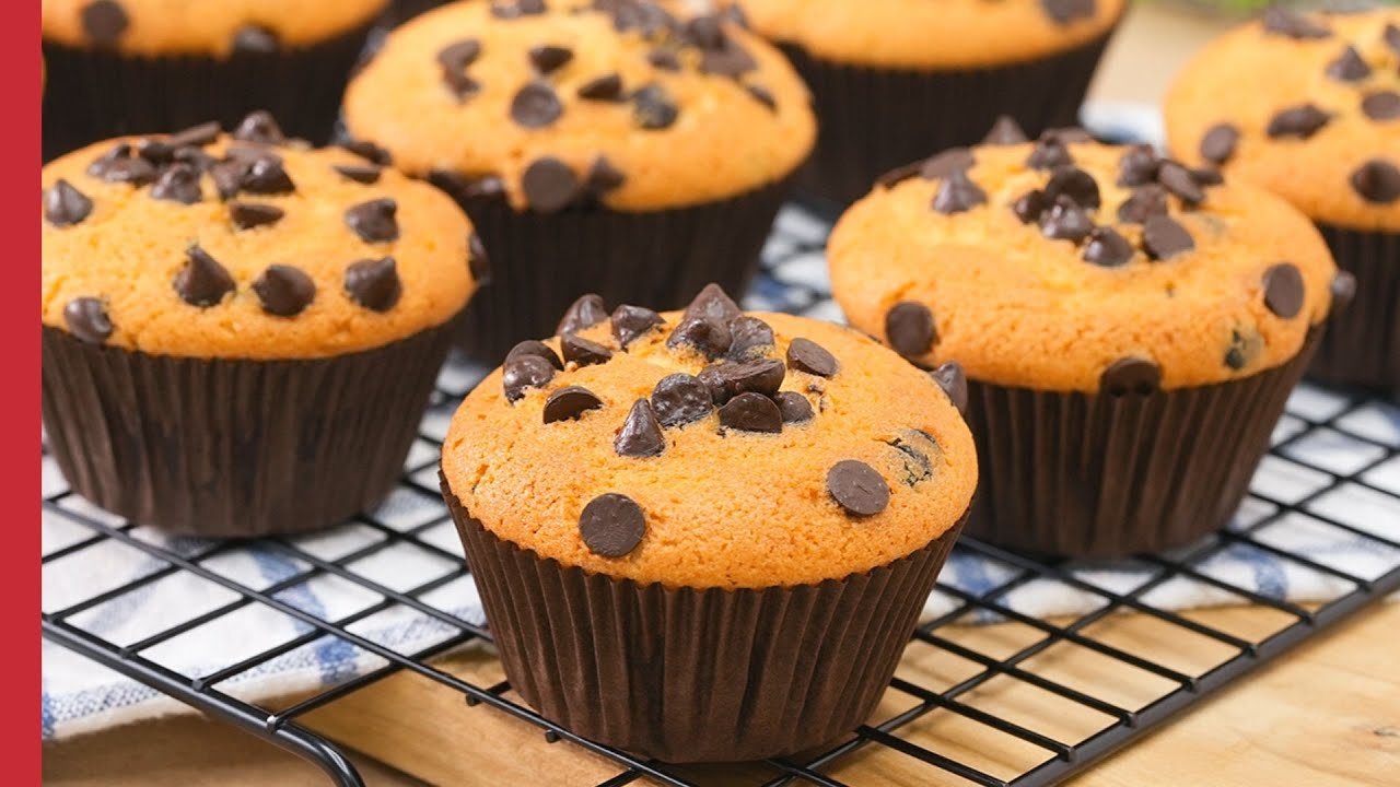 Chocolate Chip Cupcakes | Easy & Basic Cupcake Recipe 🧁🍫