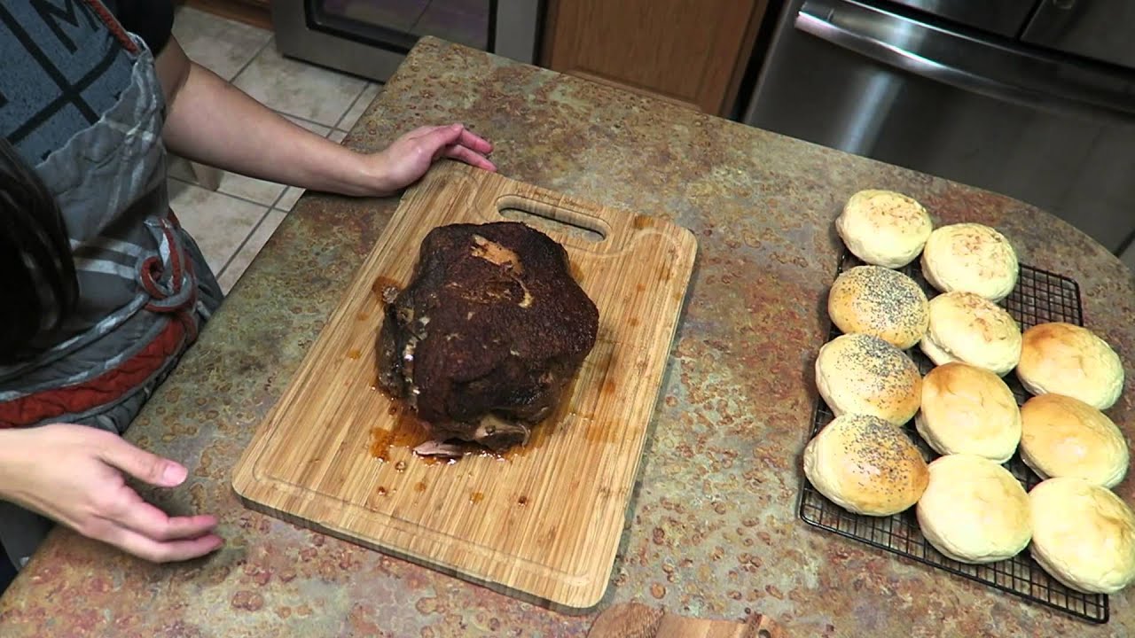 HOW TO MAKE THE BEST PULLED PORK IN THE SLOW COOKER | COOK WITH ME
