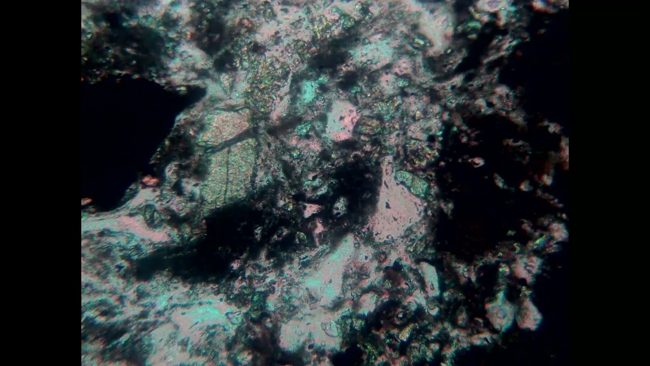 Lame mince météorite lunaire NWA 15604