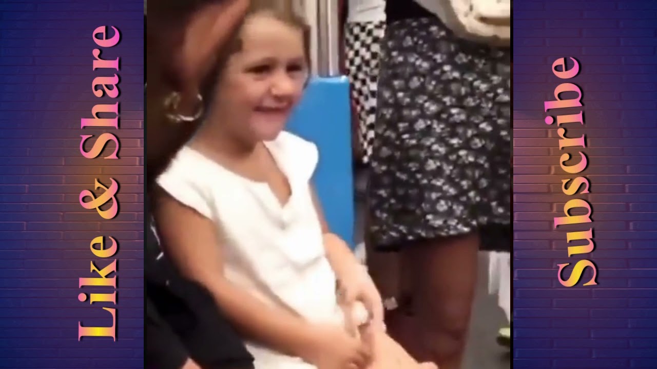 The little girl was crying on subway 