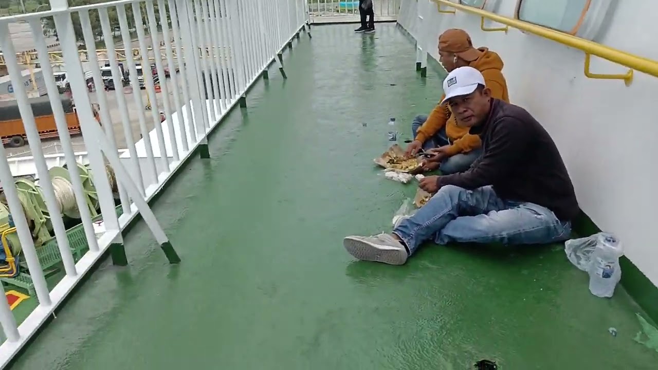 Pengalaman pertama - Naik Kapal Dalom 1