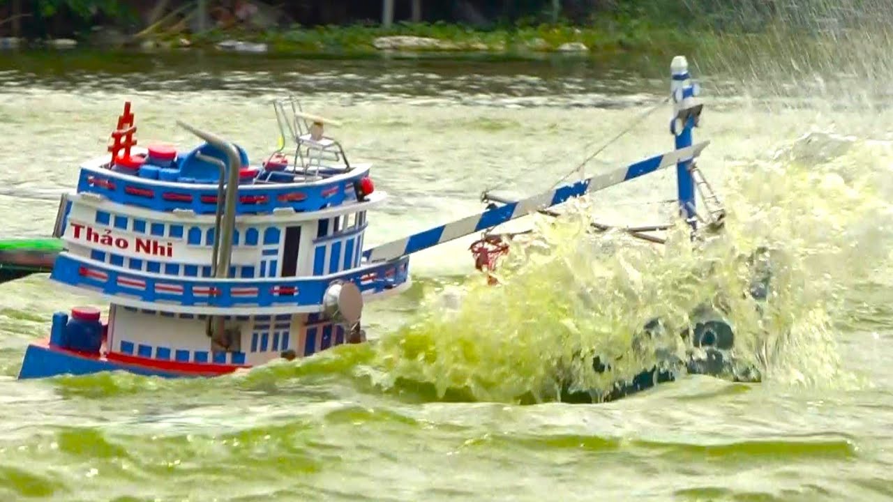 Chủ Ghe Quá Chịu Chơi Đầu Tư Nhiều Đồ Chơi Cho Tàu Mô Hình Điều Khiển Từ Xa