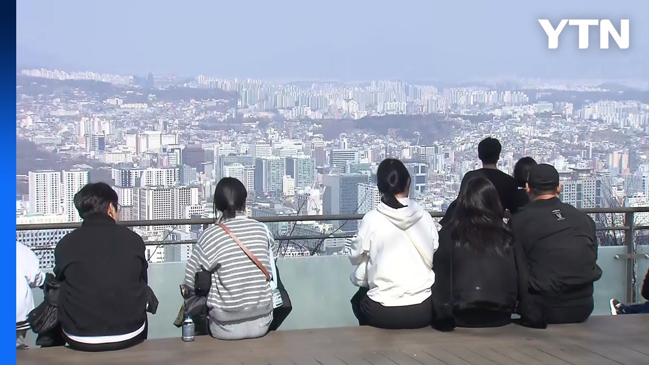 하늘숲길 거쳐 정상까지...이른 봄기운 속 남산 북적 / YTN