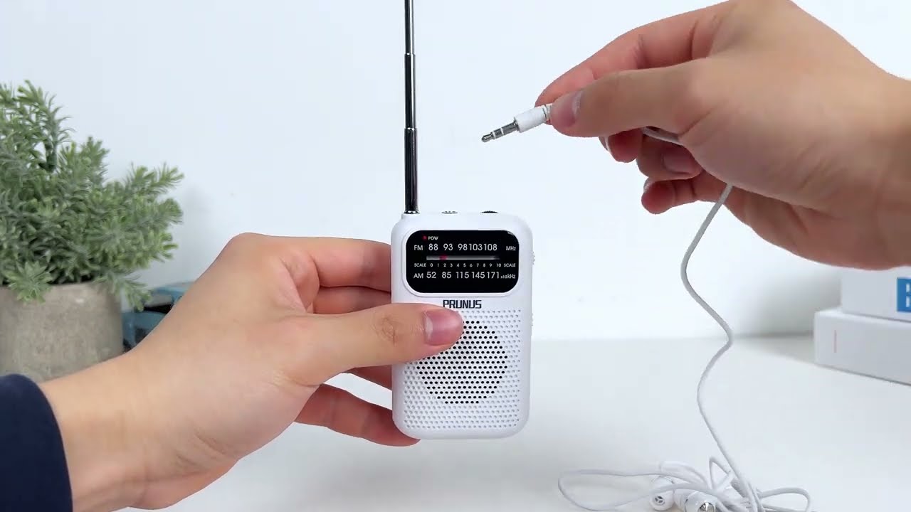 PRUNUS J-777 Pocket Radio: AM/FM, best reception, 2 AAA battery , headphone & speaker
