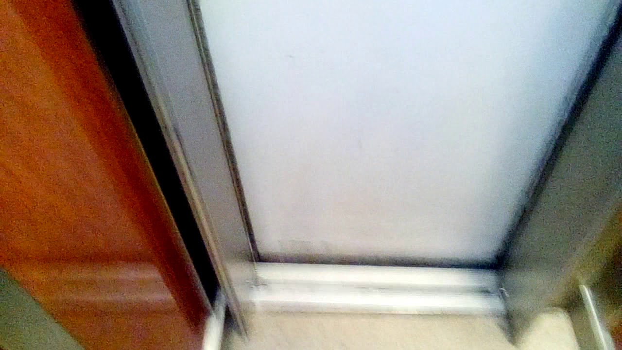 Ασανσέρ σε ιατρικά γραφεία, στον Πειραιά