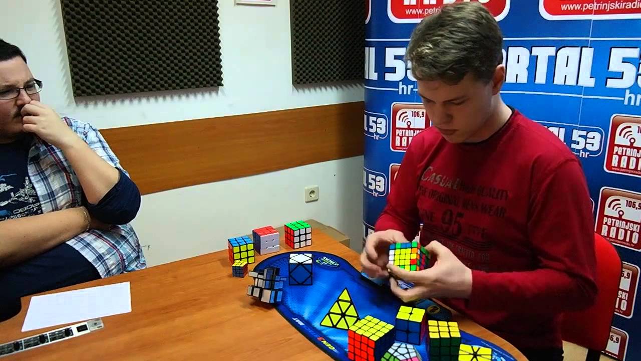 David Vujasić Slaže Rubikove Kocke