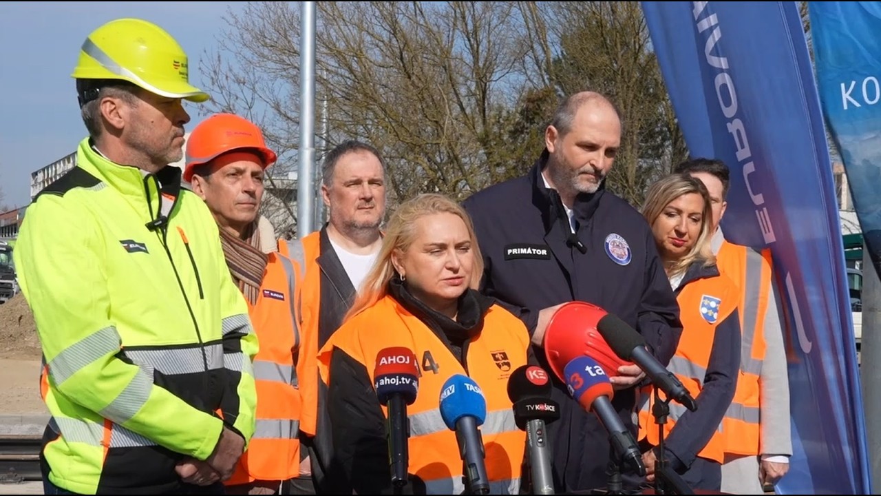 Modernizácia električkovej trate na Nad jazerom je už viac než z polovice dokončená