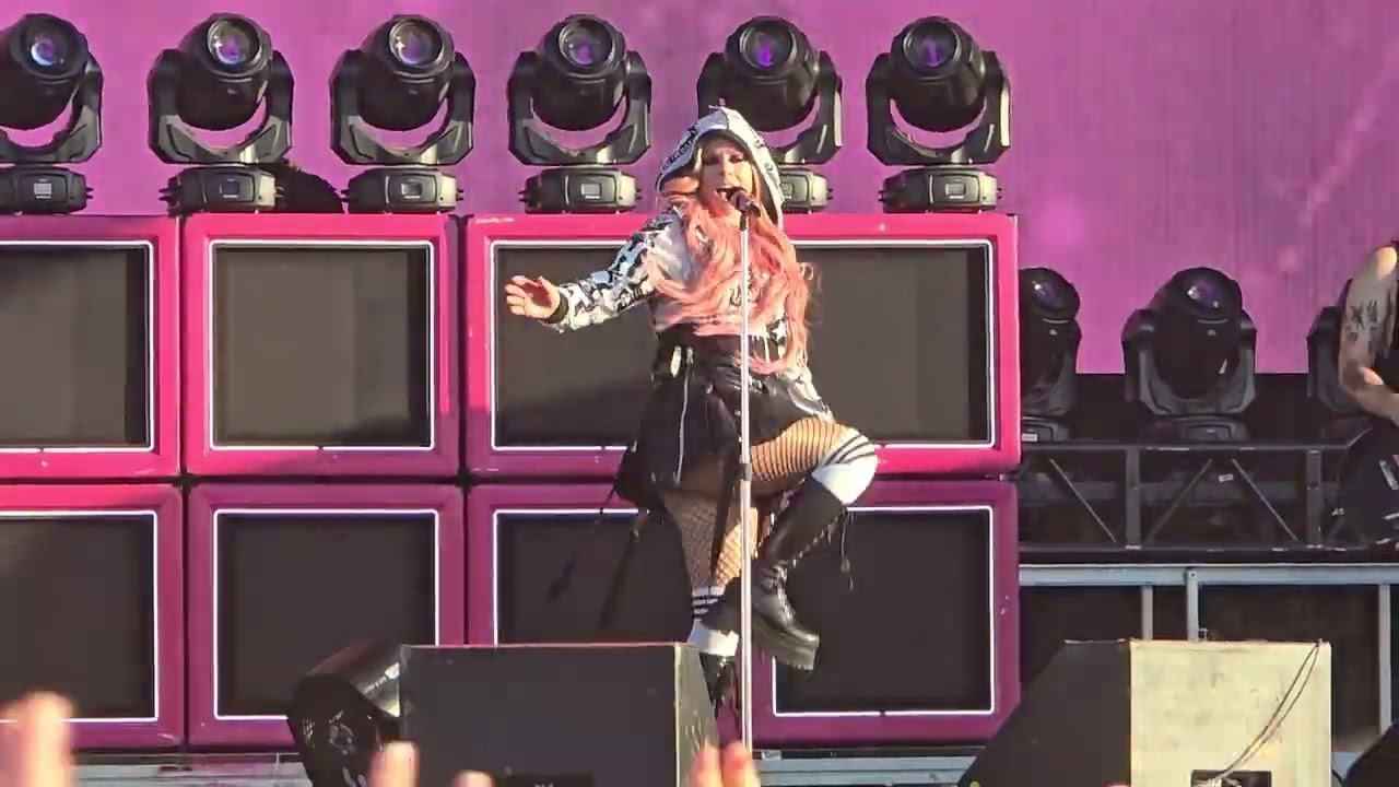 Avril Lavigne - Here's to Never Growing Up ) [Live @ Mad Cool Festival 2024]