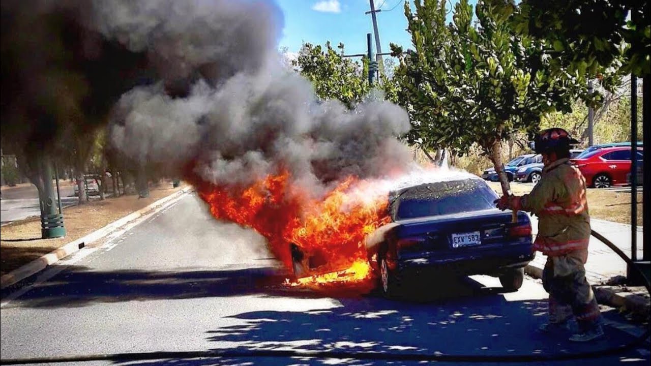 Fuego De Auto(Car fire) Bomberos De Ponce Puerto Rico