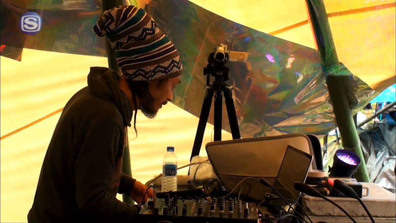 EYE - DJ @ FREAKS MUSIC FESTIVAL'11