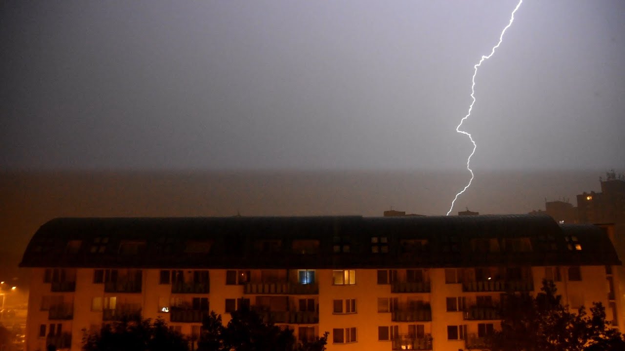 High-amp negatively charged lightning with explosive thunder