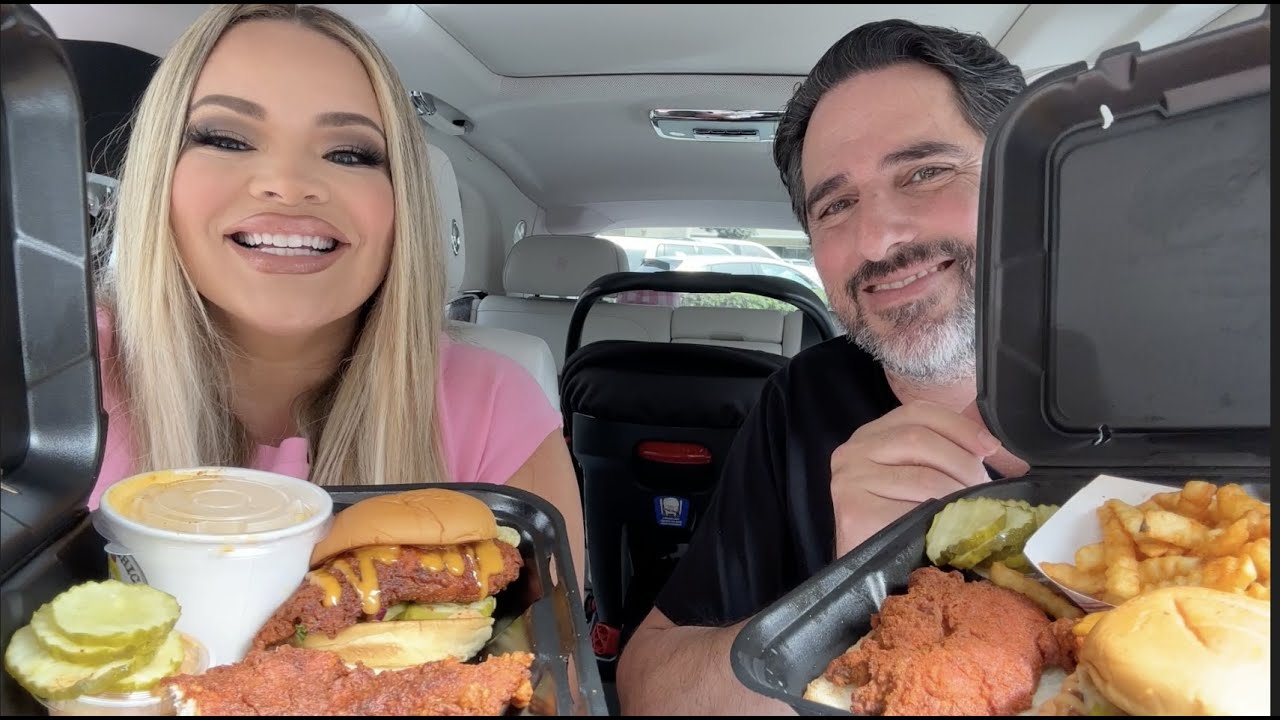 Trying Britney Spears' Dave's Hot Chicken Order!