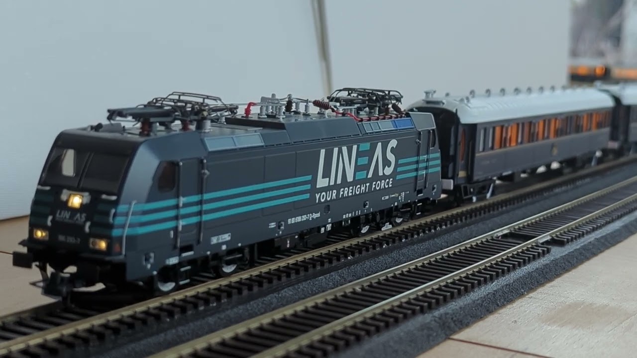 Traxx Lineas avec la rame VSOE 