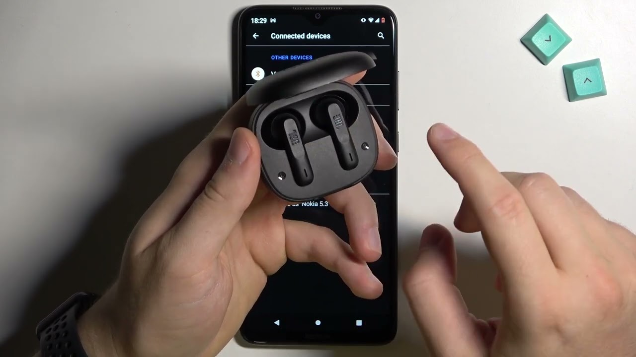 Как войти в режим сопряжения в JBL Wave 300?