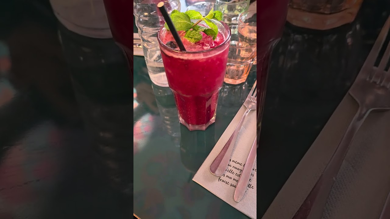 cocktail fraise hibiscus et cranberries