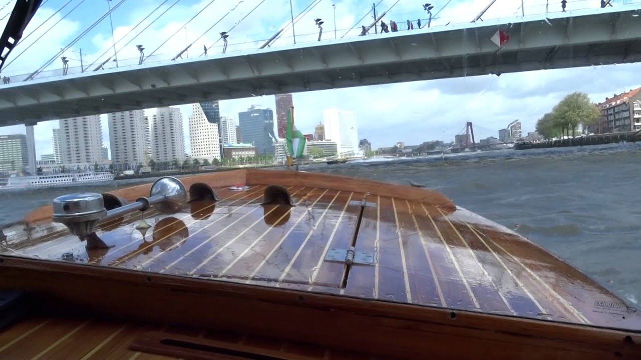 rasante Fahrt mit Wassertaxi Rotterdam swift drive Rotterdam watertaxi