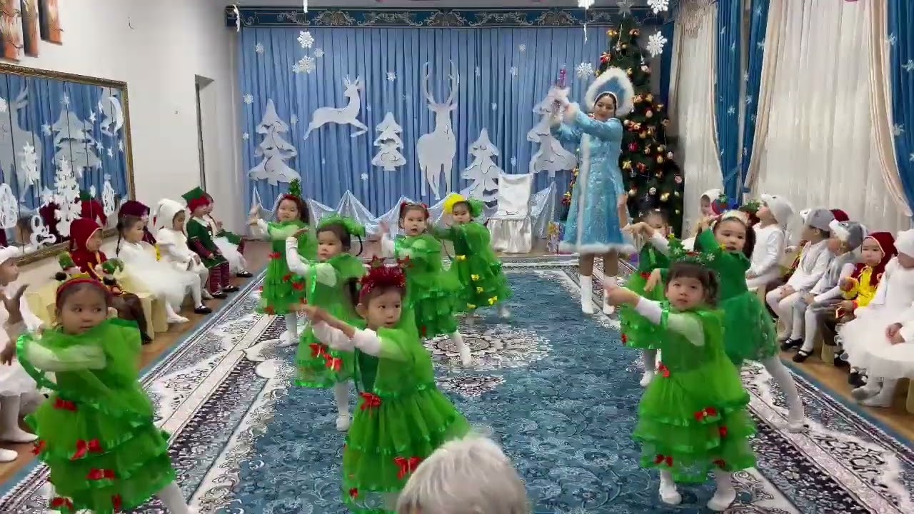 Таня с ёлочка