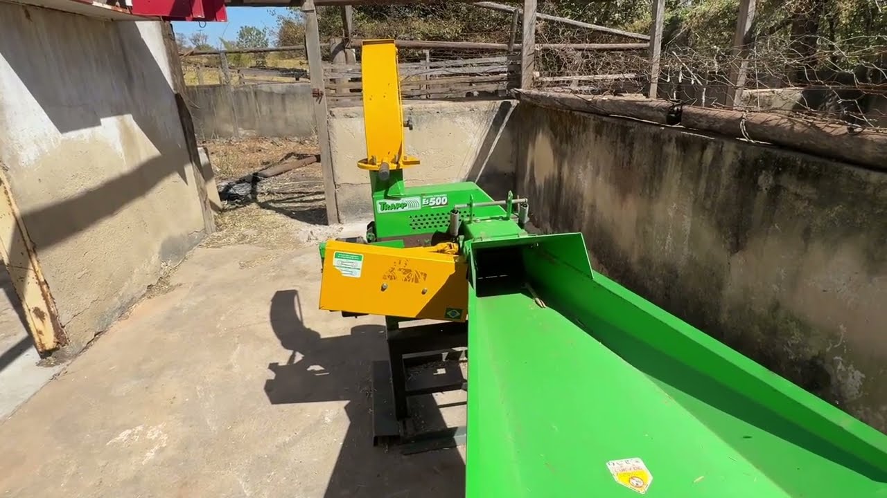 Ensiladeira TRAPP ES 500/ 5 Cv- Alta produtividade