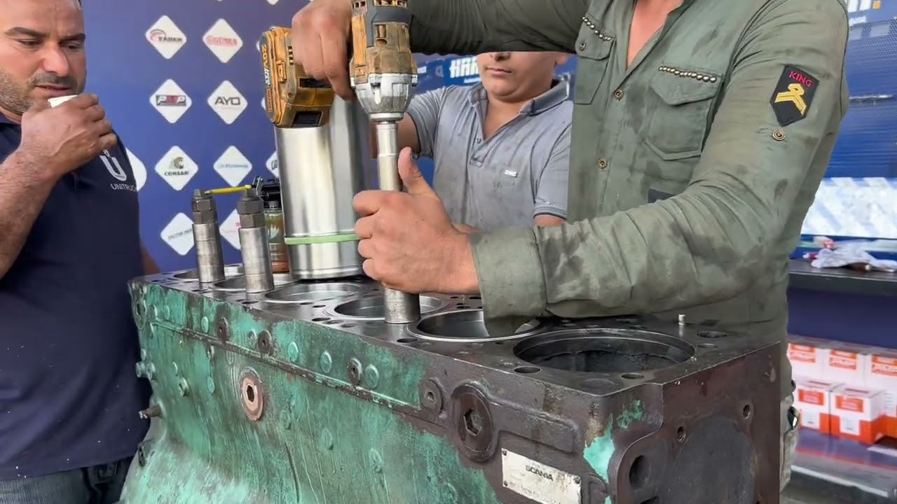 تعمير وشرح عن محرك سكانيا 113 رايمر مع وسام🎖️الفيتر🇮🇶 وشكرا لكم 💐🛠️🪛🔩⚒️⚙️🔧❤️👌🎥💝 part 1 ✅