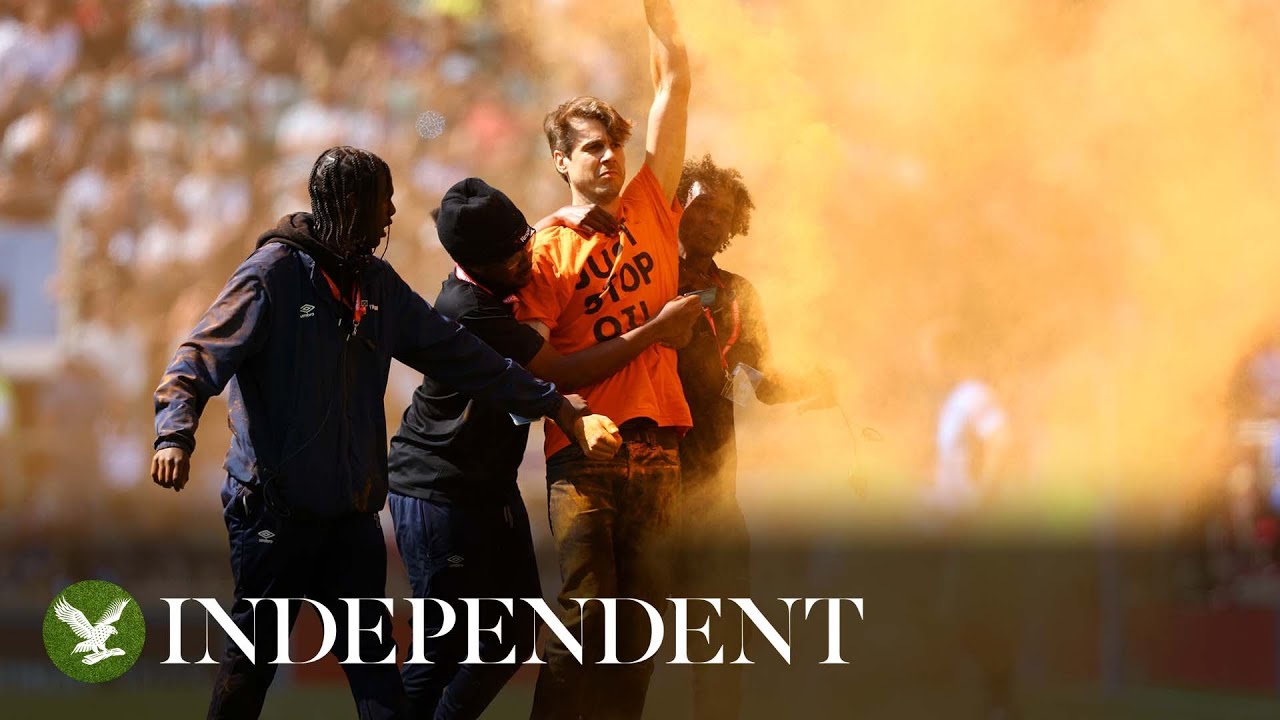 Moment Just Stop Oil protesters disrupt Premiership Rugby final