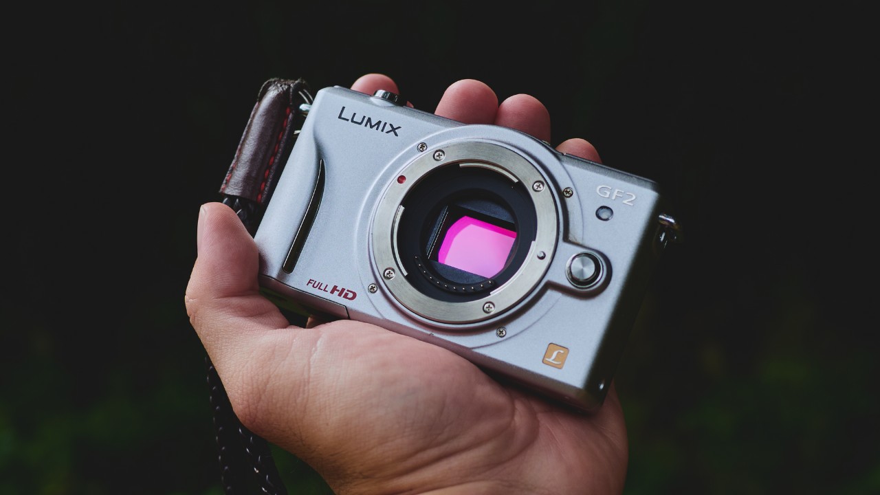 This Old LUMIX Camera Shoots Beautiful Colors - Panasonic GF2