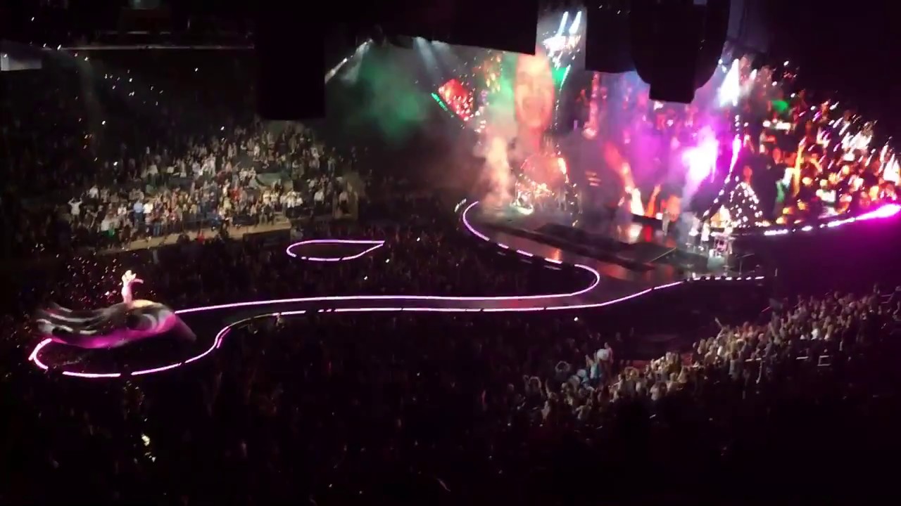 Katy Perry - Firework LIVE NYC 10/02/17