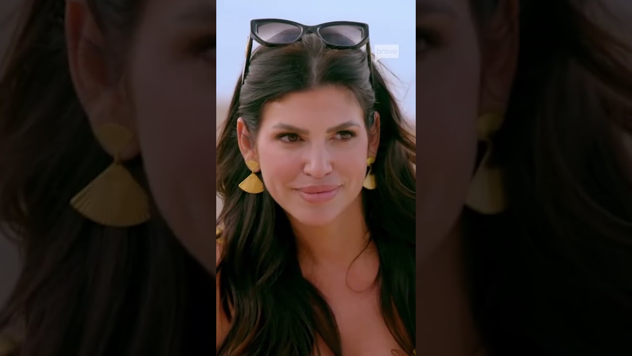 You've seen the dinner party games. Insert beach picnic games. #RHORI #RosieDiMare #JoEllenTiberi