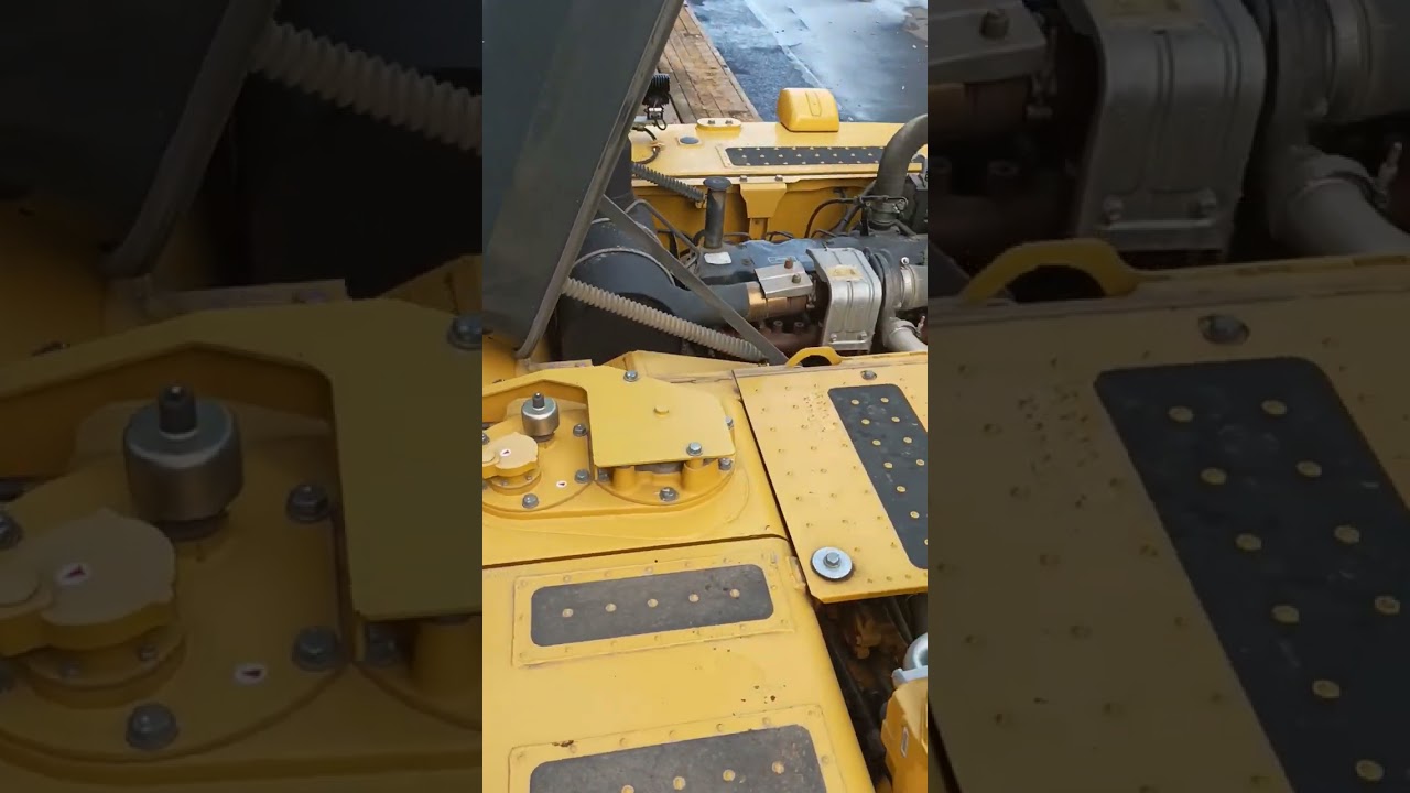 Расположение номера Вин и двигателя Komatsu PC 210