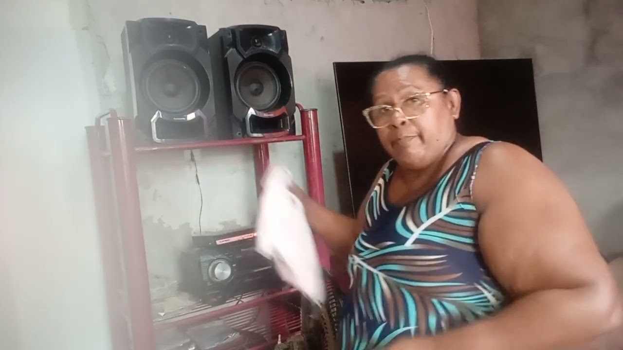 a paz do senhor mostrando aqui a minha faxina e mostrando também o tamanho do meu cabelo 🙏🙏🙌🙌🙌😃😃