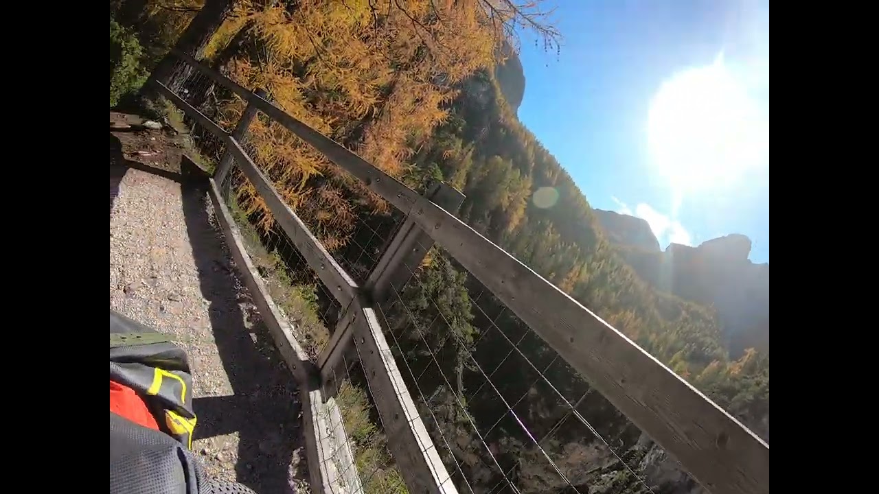 Bikepacking downhill Dolomites - Descente de Col de Locia P5