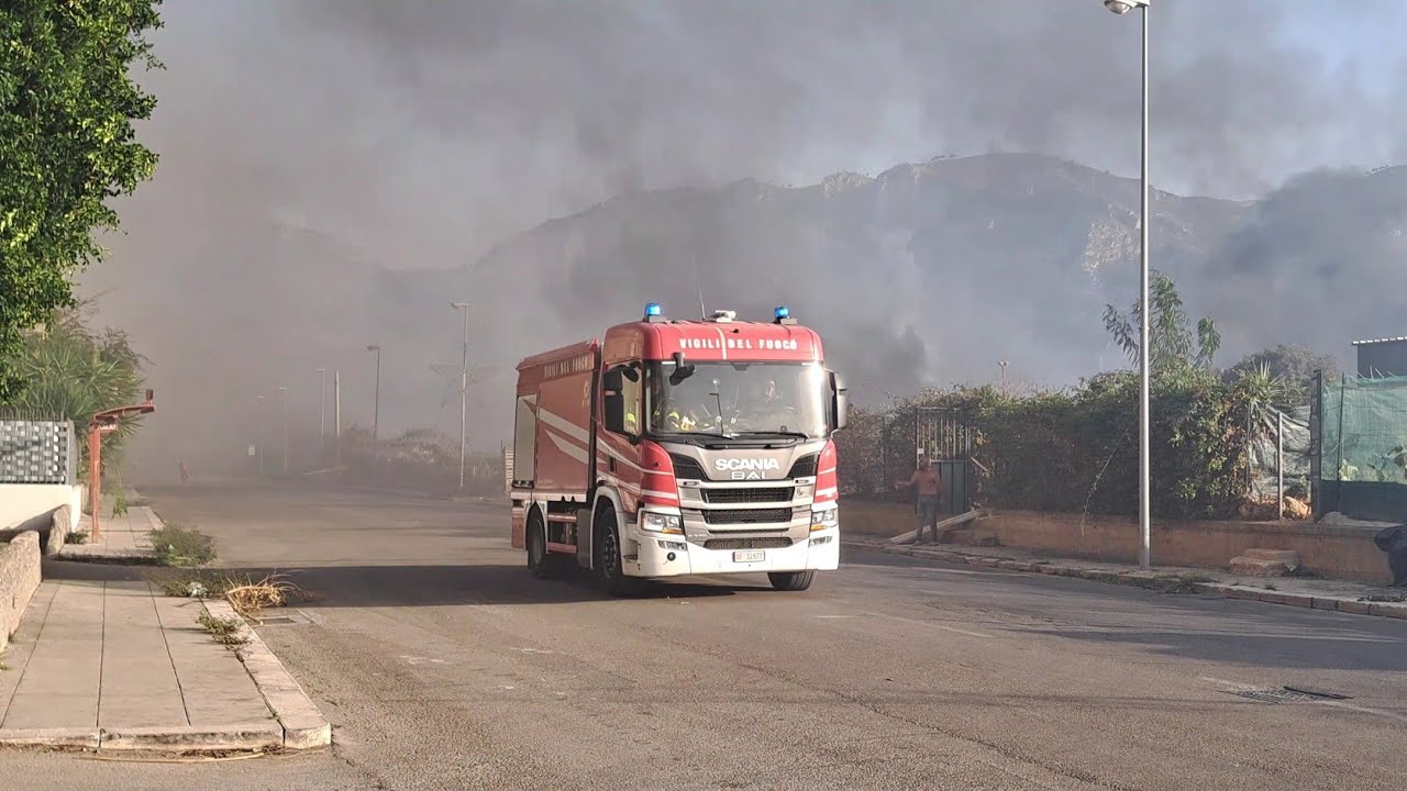 MEGA INCENDIO arrivo mezzi vigili del fuoco in sirena + intervento (emergenza incendi Palermo)