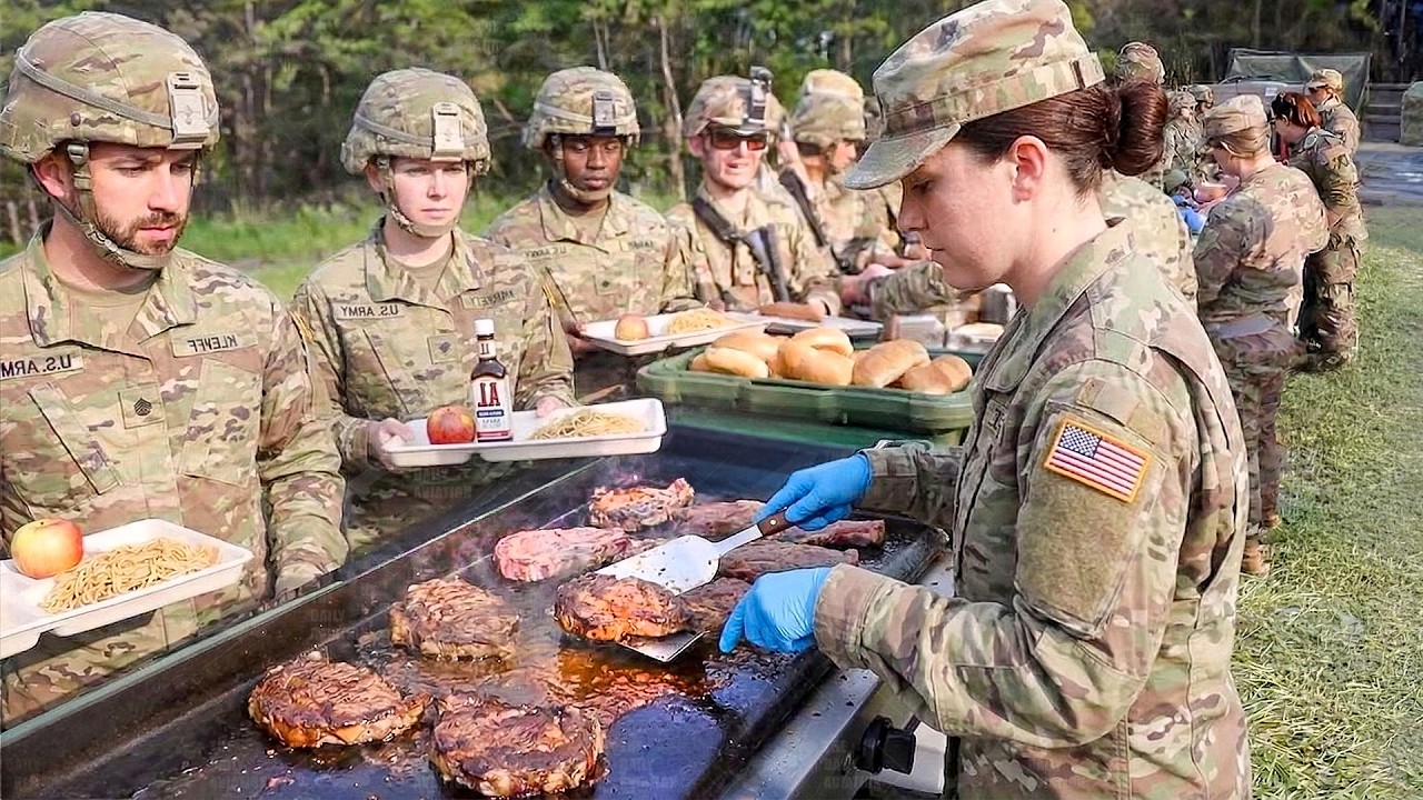 Crazy US Technique to Feed 1000s of US Soldiers Inside Tiny Field Kitchen
