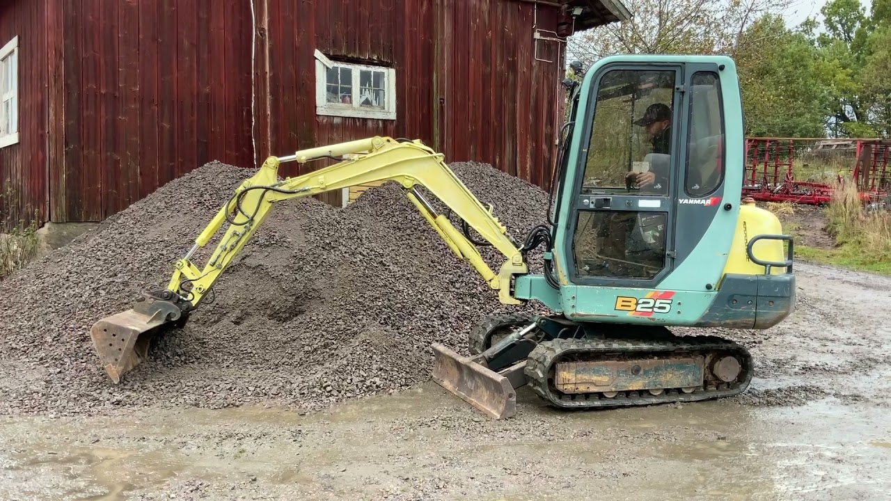 Köp Minigrävare Yanmar B25 med flera redskap på Klaravik