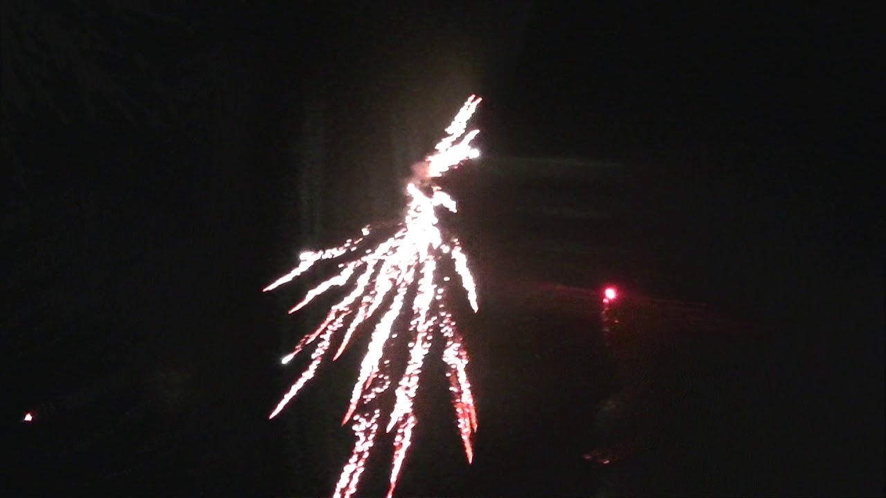 Lesli - All Inclusive 120 mit 48 Schuss - Feuerwerk - Batterie, Silvester 2018/19