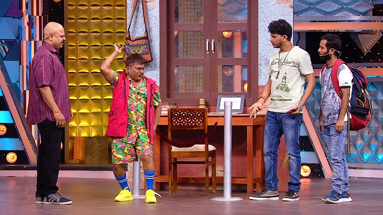 वहीवर लिहण्यासाठी घेतलेला पेन कधी कधी पाठ खाजवायला वापरायचा । गाईड अरुण कदमची कॉमेडी