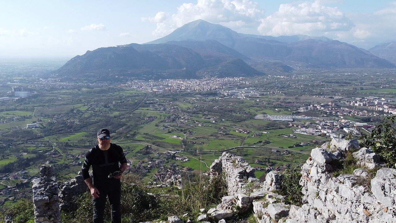 Non c'e niente di piu vivo si una rocca abbandonata .............