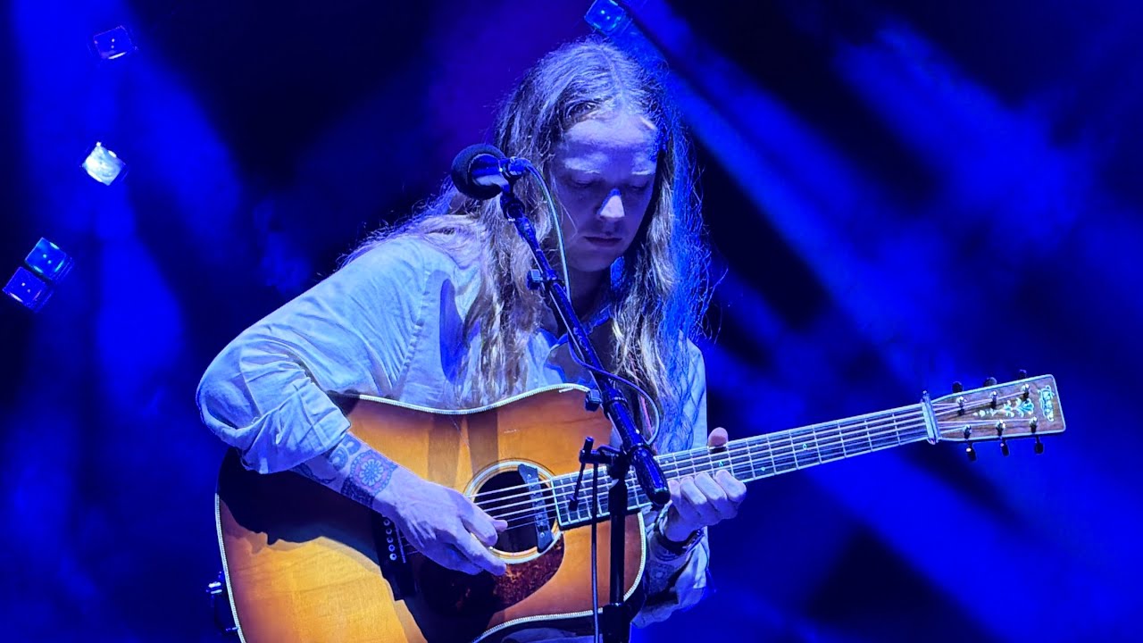 Billy Strings &ldquo;Love & Regret&rdquo; 12/6/25 Louisville Ky Yum Center N2 