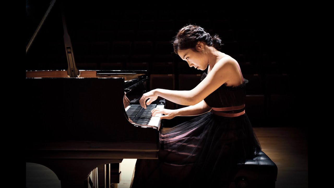 Beethoven Sonata No.13 'Quasi una fantasia' in E-flat Major, op.27 No.1 - Shinmyung Rho