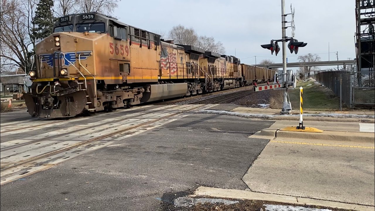 Empty UP Coal Train Chugs by on Main One! Rochelle, IL! 12/24/2025