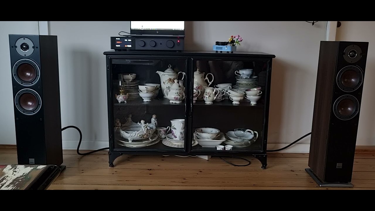 Dali Oberon 5 with Audiolab 9000 playing 