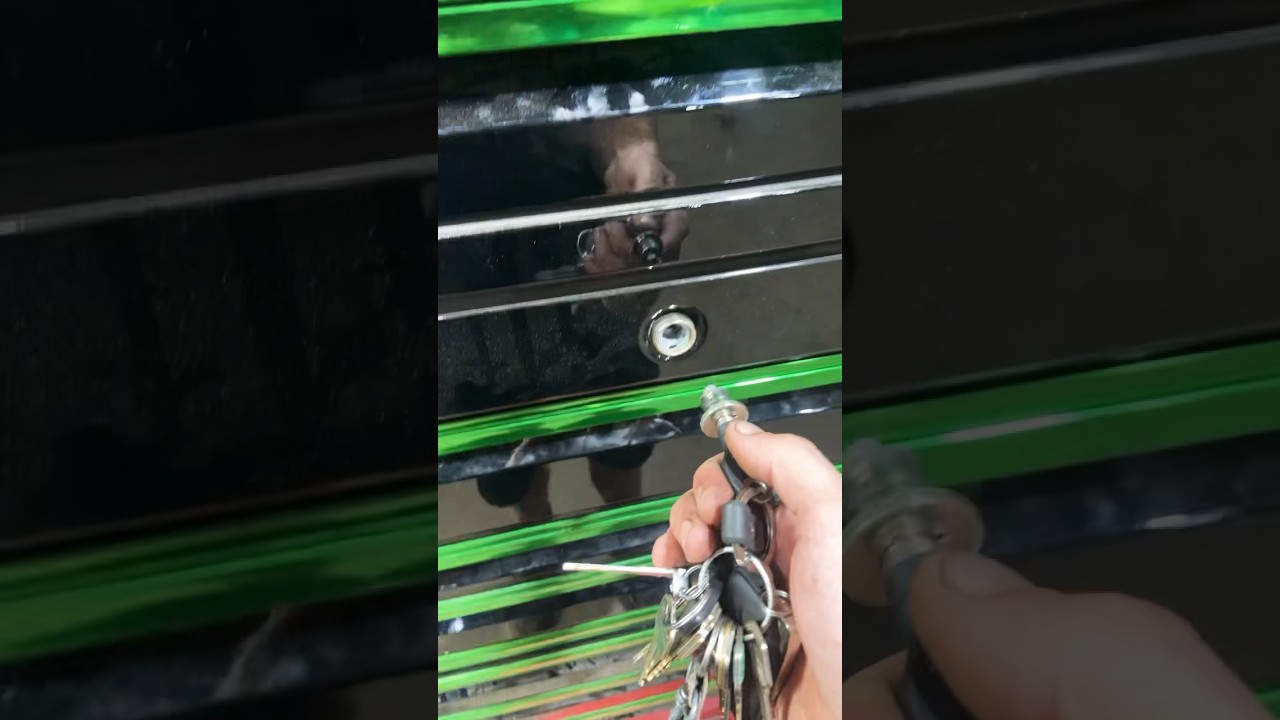 Removing the lock on a snap on EPIQ tool box #snapon #locksmith #hack #keylessentry