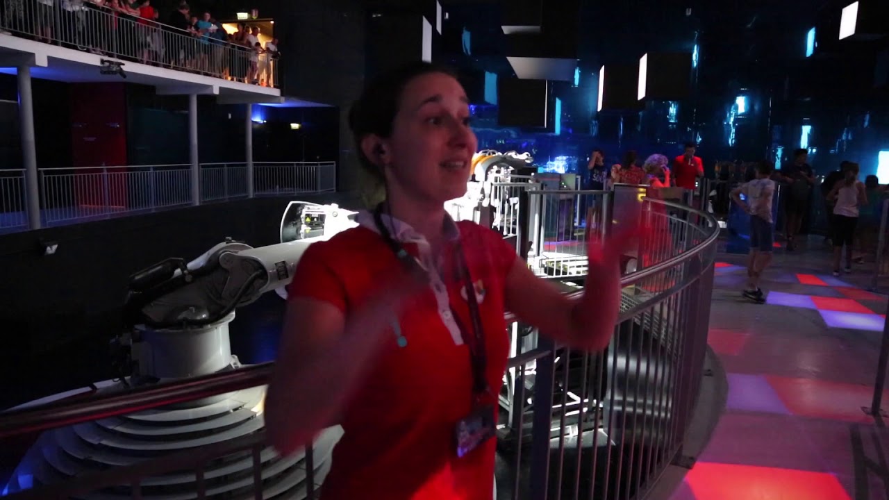 France  Poitou Charentes Futuroscope Danse avec les robots by Martin Solveig Attraction complète