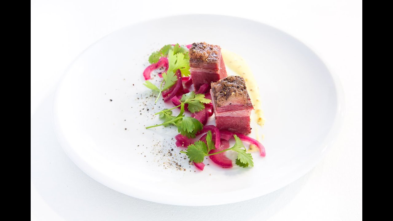 Anrichten: Pastrami sous-vide mit Essigzwiebeln (#3)