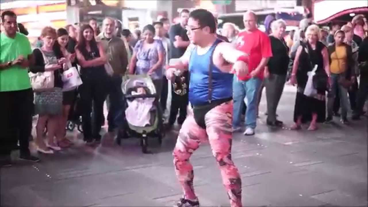 Crazy Funny Japanese Prank Dancer & Tambourine Master GONZO at Times Sq　タンバリン・マスター「ゴンゾー」タイムズ・スクエアに現る